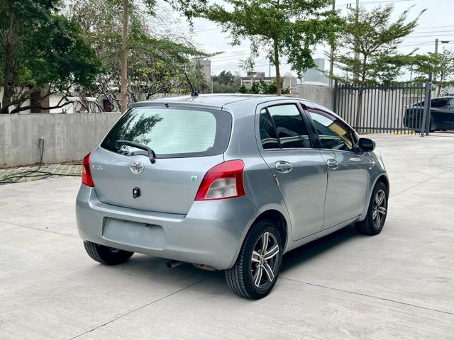 ★SUM模範店家★專業認證　★熱門五門掀背車款　　　　★里程保證★大銀幕安卓機　　　★空間超大★保養維修便宜  第15張相片