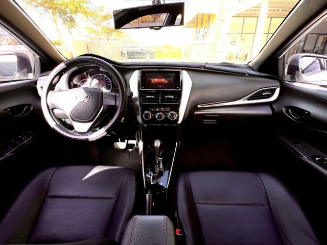 ★SUM模範店家★專業認證　★熱門五門掀背車款　　　　★里程保證★多功能數位影音　　　★倒車影像★保養維修便宜  第6張相片