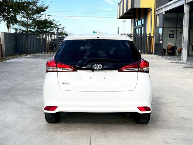 ★SUM模範店家★專業認證　★熱門五門掀背車款　　　　★里程保證★多功能數位影音　　　★倒車影像★保養維修便宜  第16張相片