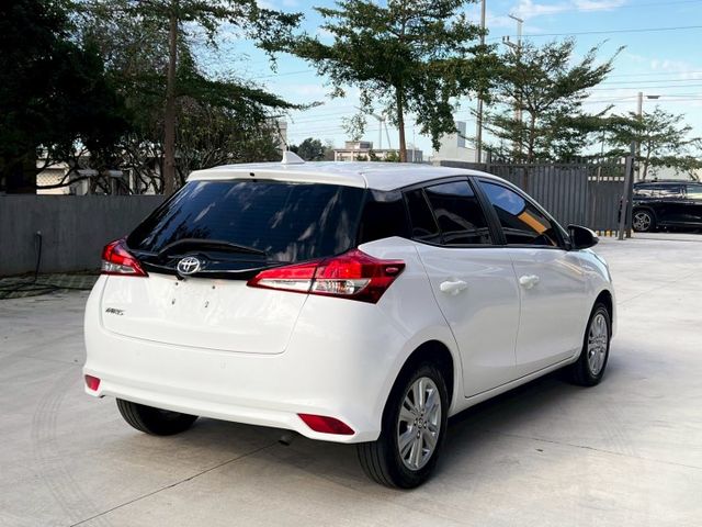 ★SUM模範店家★專業認證　★熱門五門掀背車款　　　　★里程保證★多功能數位影音　　　★倒車影像★保養維修便宜  第17張相片