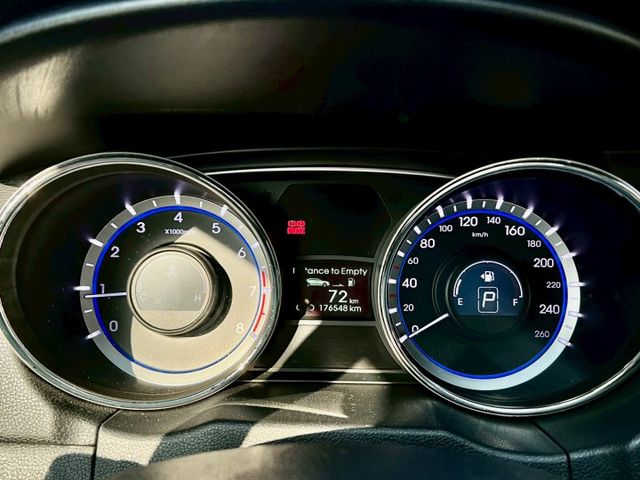 ★SUM模範店認證車　 　　　  ★熱門四門轎車款　　　　　★里程保證★電動調整座椅　　　★定速巡航★倒車影像  第2張相片