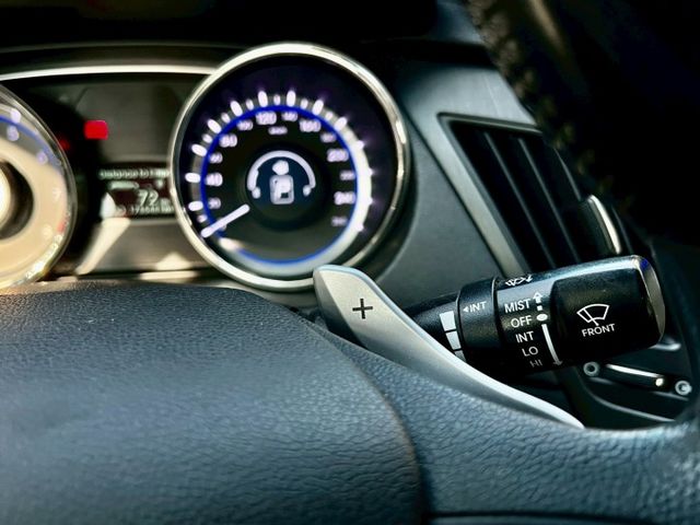 ★SUM模範店認證車　 　　　  ★熱門四門轎車款　　　　　★里程保證★電動調整座椅　　　★定速巡航★倒車影像  第3張相片