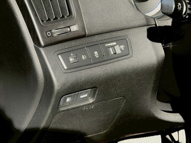 ★SUM模範店認證車　 　　　  ★熱門四門轎車款　　　　　★里程保證★電動調整座椅　　　★定速巡航★倒車影像  第5張相片