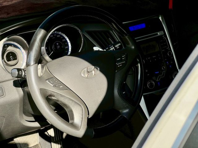 ★SUM模範店認證車　 　　　  ★熱門四門轎車款　　　　　★里程保證★電動調整座椅　　　★定速巡航★倒車影像  第7張相片