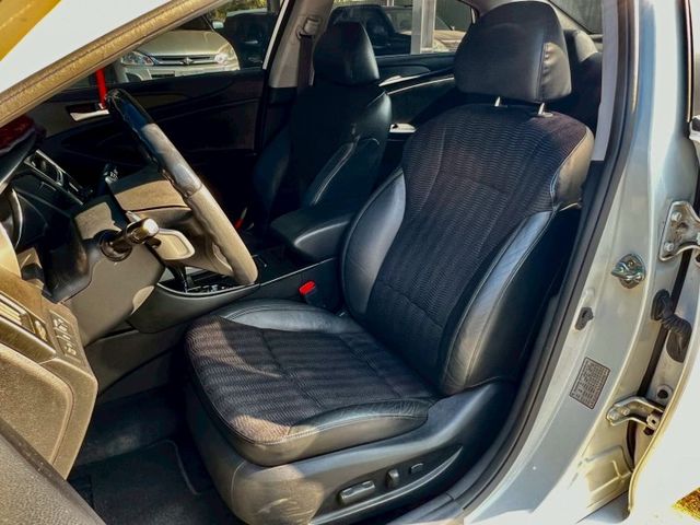 ★SUM模範店認證車　 　　　  ★熱門四門轎車款　　　　　★里程保證★電動調整座椅　　　★定速巡航★倒車影像  第8張相片