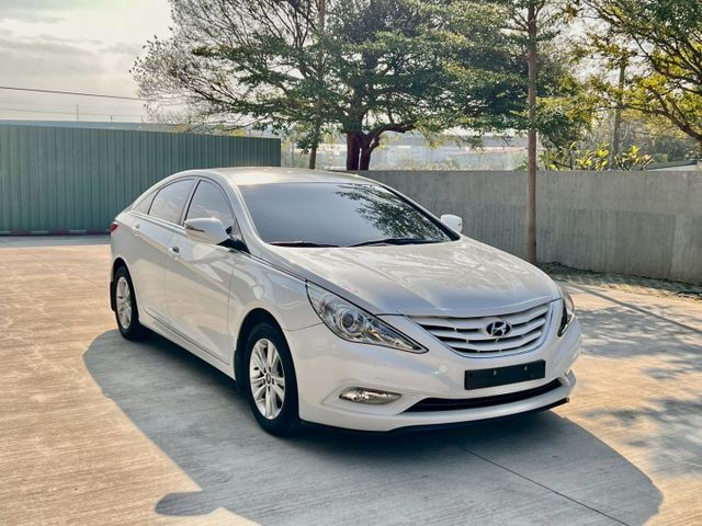 ★SUM模範店認證車　 　　　  ★熱門四門轎車款　　　　　★里程保證★電動調整座椅　　　★定速巡航★倒車影像  第13張相片