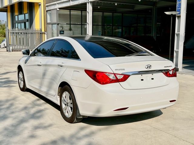 ★SUM模範店認證車　 　　　  ★熱門四門轎車款　　　　　★里程保證★電動調整座椅　　　★定速巡航★倒車影像  第14張相片