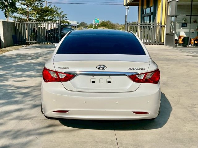 ★SUM模範店認證車　 　　　  ★熱門四門轎車款　　　　　★里程保證★電動調整座椅　　　★定速巡航★倒車影像  第15張相片