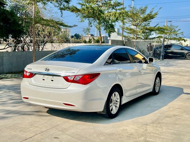 ★SUM模範店認證車　 　　　  ★熱門四門轎車款　　　　　★里程保證★電動調整座椅　　　★定速巡航★倒車影像  第16張相片