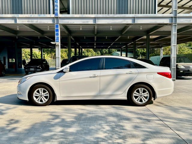 ★SUM模範店認證車　 　　　  ★熱門四門轎車款　　　　　★里程保證★電動調整座椅　　　★定速巡航★倒車影像  第17張相片