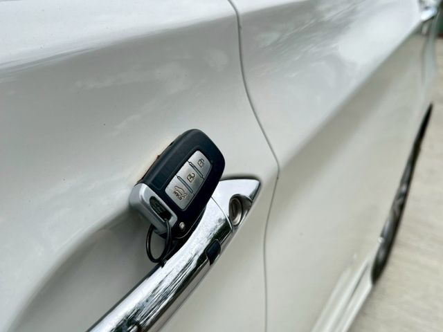 ★SUM模範店認證車　 　　　  ★熱門四門轎車款　　　　　★里程保證★定速巡航　　　　★電動調整座椅★倒車影像  第3張相片