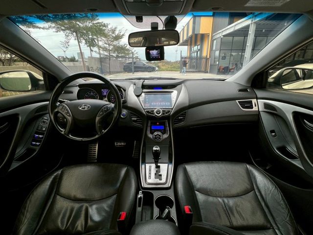 ★SUM模範店認證車　 　　　  ★熱門四門轎車款　　　　　★里程保證★定速巡航　　　　★電動調整座椅★倒車影像  第5張相片