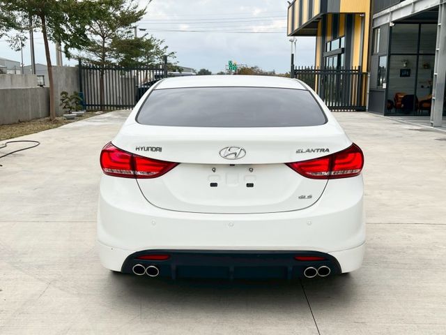 ★SUM模範店認證車　 　　　  ★熱門四門轎車款　　　　　★里程保證★定速巡航　　　　★電動調整座椅★倒車影像  第14張相片