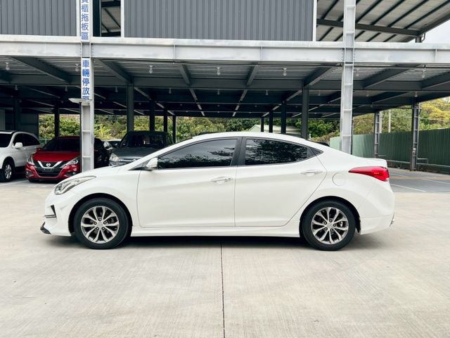 ★SUM模範店認證車　 　　　  ★熱門四門轎車款　　　　　★里程保證★定速巡航　　　　★電動調整座椅★倒車影像  第16張相片