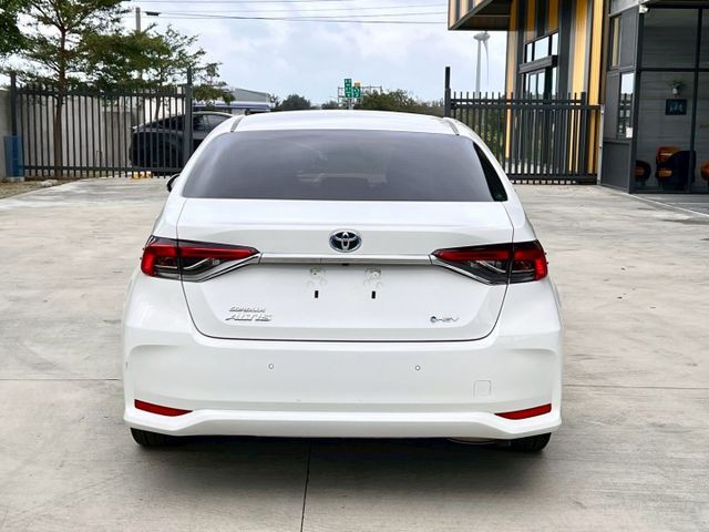 ★SUM模範店認證車　 　　　  ★熱門四門轎車款　　　　　★里程保證★ACC自動跟車　　　★車道偏移★倒車影像  第16張相片