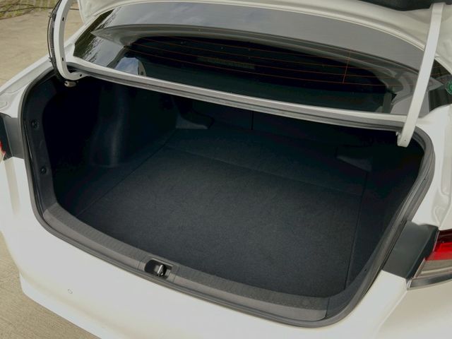 ★SUM模範店認證車　 　　　  ★熱門四門轎車款　　　　　★里程保證★ACC自動跟車　　　★車道偏移★倒車影像  第20張相片