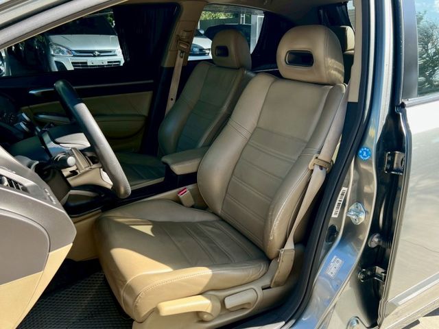 ★SUM模範店認證車　 　　　  ★熱門四門代步車　　　　　★里程保證★電動後視鏡　　　★保養便宜★好開耐操  第5張相片