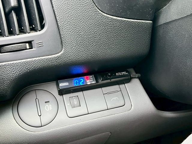 ★SUM模範店家★專業認證　★熱門休旅車款★里程保證　　★9人座★大銀幕安卓機　　　★倒車影像★載人載貨超好用  第4張相片