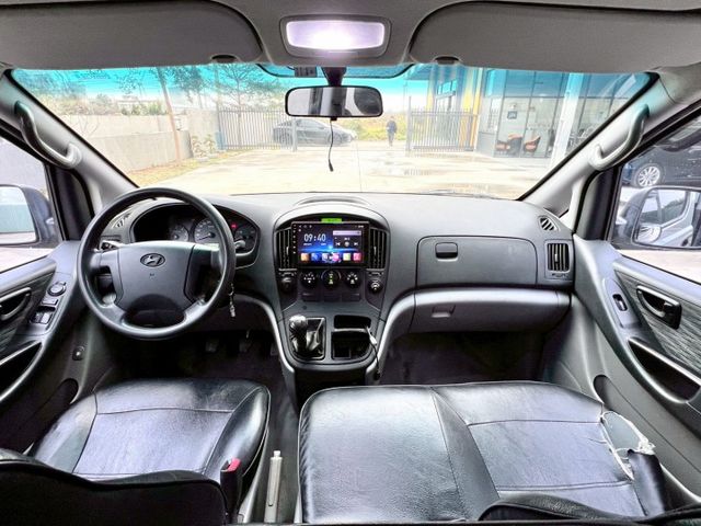 ★SUM模範店家★專業認證　★熱門休旅車款★里程保證　　★9人座★大銀幕安卓機　　　★倒車影像★載人載貨超好用  第5張相片