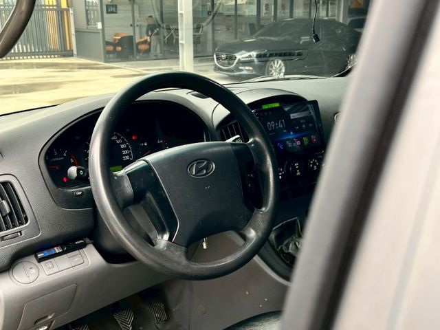 ★SUM模範店家★專業認證　★熱門休旅車款★里程保證　　★9人座★大銀幕安卓機　　　★倒車影像★載人載貨超好用  第6張相片