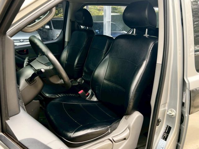 ★SUM模範店家★專業認證　★熱門休旅車款★里程保證　　★9人座★大銀幕安卓機　　　★倒車影像★載人載貨超好用  第7張相片