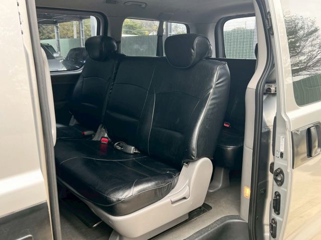 ★SUM模範店家★專業認證　★熱門休旅車款★里程保證　　★9人座★大銀幕安卓機　　　★倒車影像★載人載貨超好用  第8張相片