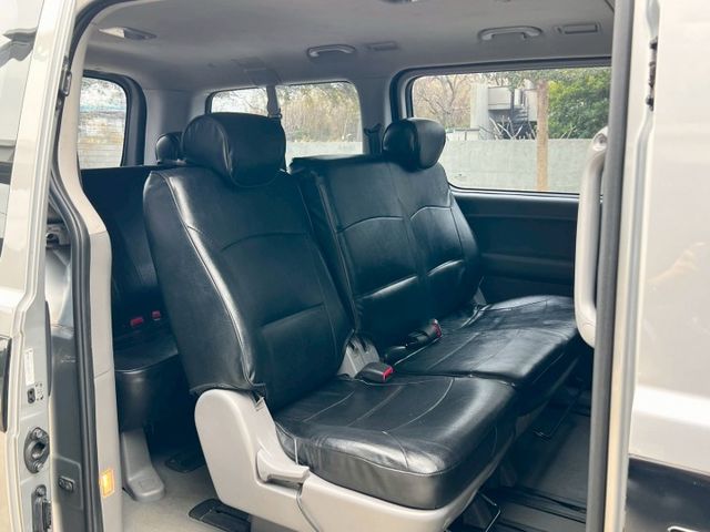 ★SUM模範店家★專業認證　★熱門休旅車款★里程保證　　★9人座★大銀幕安卓機　　　★倒車影像★載人載貨超好用  第11張相片