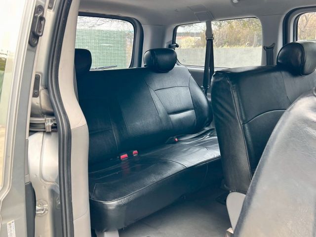 ★SUM模範店家★專業認證　★熱門休旅車款★里程保證　　★9人座★大銀幕安卓機　　　★倒車影像★載人載貨超好用  第12張相片