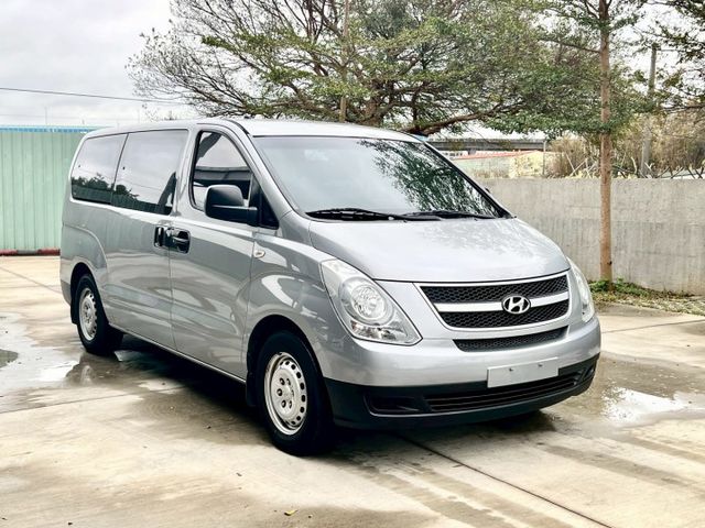 ★SUM模範店家★專業認證　★熱門休旅車款★里程保證　　★9人座★大銀幕安卓機　　　★倒車影像★載人載貨超好用  第14張相片