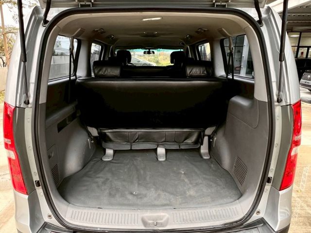 ★SUM模範店家★專業認證　★熱門休旅車款★里程保證　　★9人座★大銀幕安卓機　　　★倒車影像★載人載貨超好用  第20張相片