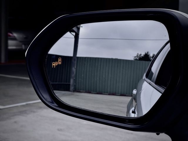 ★SUM模範店認證車　 　　　  ★熱門四門轎車款　　　　　★里程保證★ACC自動跟車　　　★車道偏移★倒車影像  第3張相片