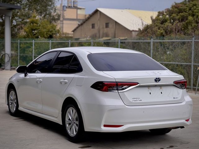 ★SUM模範店認證車　 　　　  ★熱門四門轎車款　　　　　★里程保證★ACC自動跟車　　　★車道偏移★倒車影像  第13張相片