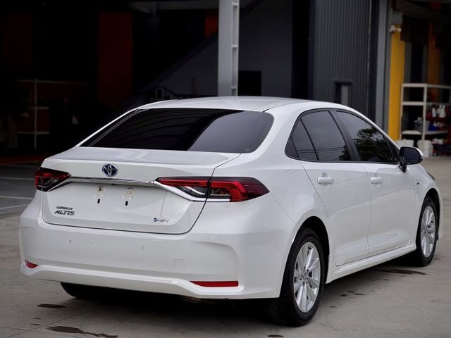 ★SUM模範店認證車　 　　　  ★熱門四門轎車款　　　　　★里程保證★ACC自動跟車　　　★車道偏移★倒車影像  第14張相片