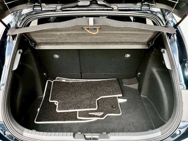 ★SUM模範店家★專業認證　★熱門五門掀背車款　　　　★里程保證★IKEY免持鑰匙　　　★電子手剎車★倒車影像  第20張相片