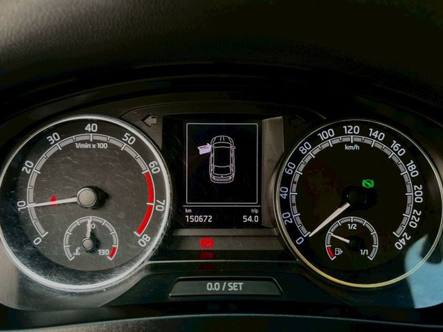 ★SUM模範店家★專業認證　★熱門旅行車款★里程保證　　★定速巡航★全景天窗　　　　　★多功能數位影音★倒車影像  第2張相片