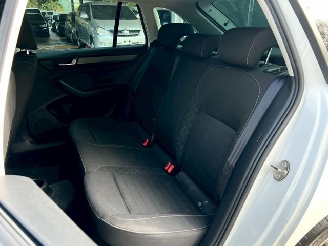 ★SUM模範店家★專業認證　★熱門旅行車款★里程保證　　★定速巡航★全景天窗　　　　　★多功能數位影音★倒車影像  第7張相片