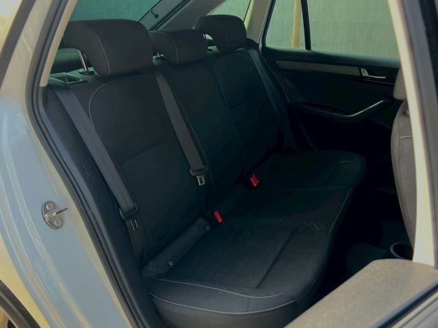 ★SUM模範店家★專業認證　★熱門旅行車款★里程保證　　★定速巡航★全景天窗　　　　　★多功能數位影音★倒車影像  第9張相片