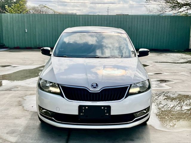 ★SUM模範店家★專業認證　★熱門旅行車款★里程保證　　★定速巡航★全景天窗　　　　　★多功能數位影音★倒車影像  第10張相片