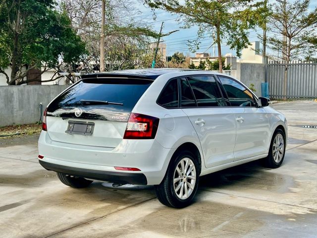 ★SUM模範店家★專業認證　★熱門旅行車款★里程保證　　★定速巡航★全景天窗　　　　　★多功能數位影音★倒車影像  第14張相片