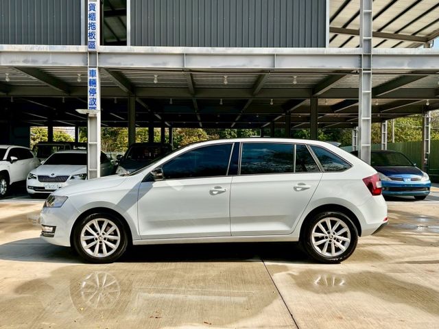 ★SUM模範店家★專業認證　★熱門旅行車款★里程保證　　★定速巡航★全景天窗　　　　　★多功能數位影音★倒車影像  第15張相片