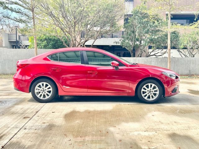 ★SUM模範店認證車　 　　　  ★熱門四門代步車　　　　　★里程保證★IKEY免持鑰匙　　　★定速巡航★倒車影像  第16張相片