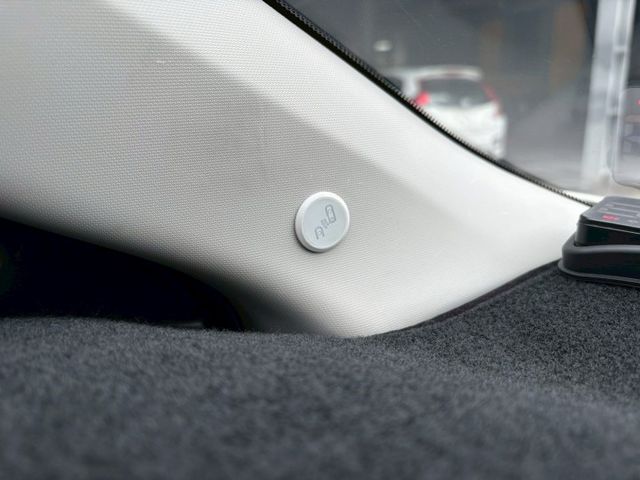 ★SUM模範店認證車　 　　　  ★熱門四門轎車款　　　　　★里程保證★IKEY免持鑰匙　　　★多功能數位影音★倒車影像  第5張相片