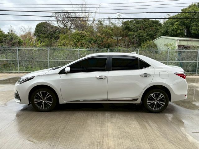 ★SUM模範店認證車　 　　　  ★熱門四門轎車款　　　　　★里程保證★IKEY免持鑰匙　　　★多功能數位影音★倒車影像  第18張相片