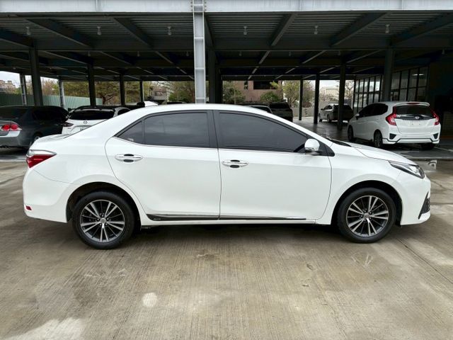 ★SUM模範店認證車　 　　　  ★熱門四門轎車款　　　　　★里程保證★IKEY免持鑰匙　　　★多功能數位影音★倒車影像  第19張相片