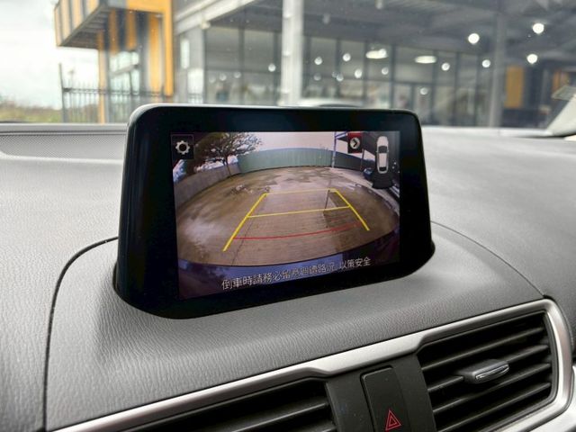 ★SUM模範店家★專業認證　★熱門五門掀背車款　　　　★里程保證★IKEY免持鑰匙　　　★定速巡航★倒車影像  第4張相片