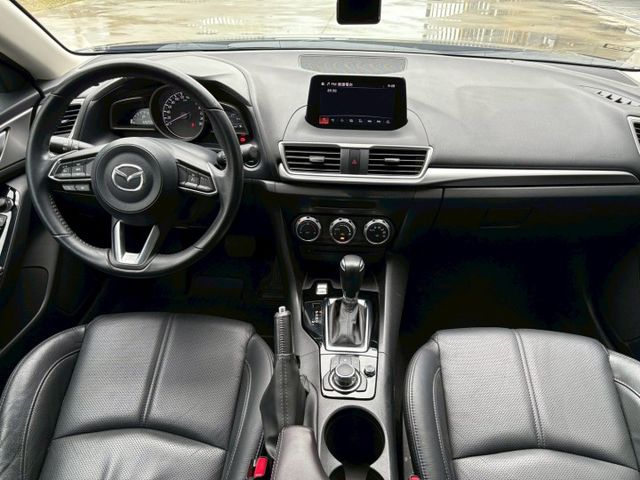 ★SUM模範店家★專業認證　★熱門五門掀背車款　　　　★里程保證★IKEY免持鑰匙　　　★定速巡航★倒車影像  第6張相片