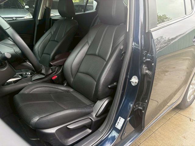 ★SUM模範店家★專業認證　★熱門五門掀背車款　　　　★里程保證★IKEY免持鑰匙　　　★定速巡航★倒車影像  第8張相片