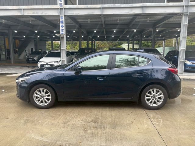 ★SUM模範店家★專業認證　★熱門五門掀背車款　　　　★里程保證★IKEY免持鑰匙　　　★定速巡航★倒車影像  第17張相片