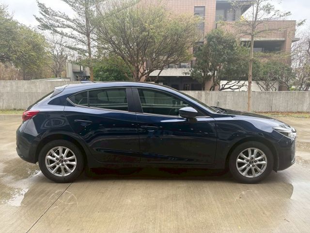 ★SUM模範店家★專業認證　★熱門五門掀背車款　　　　★里程保證★IKEY免持鑰匙　　　★定速巡航★倒車影像  第18張相片