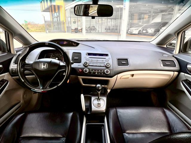 ★SUM模範店認證車　 　　　 ★熱門四門代步車　　　　　★里程保證★電動後視鏡　　　★保養便宜★好開耐操  第5張相片